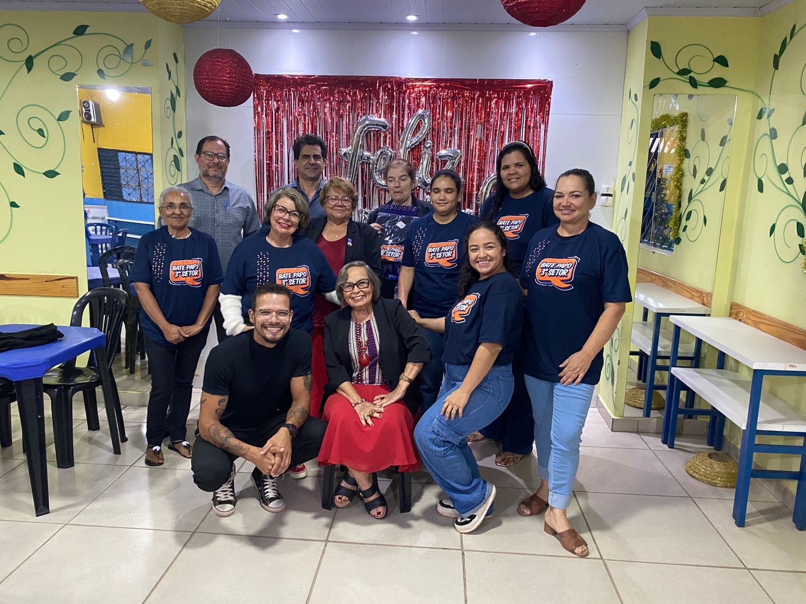 Bate-Papo no Terceiro Setor team gathered for a celebration
